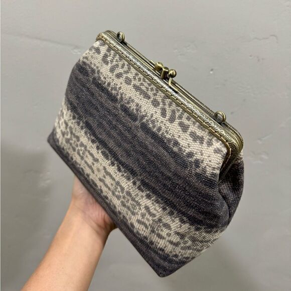 Handsewn Genuine Embossed Leather Double Kisslock Wristlet/ShoulderBag/Crossbody - Picture 11 of 16